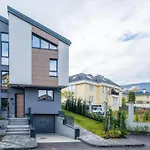 Luxurious House In An Exclusive Complex, Mount View *