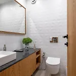 Villa Luxurious House In An Exclusive Complex, Mount View