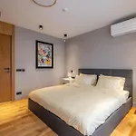 Villa Luxurious House In An Exclusive Complex, Mount View *