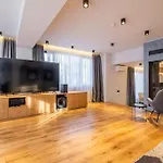 Luxurious House In An Exclusive Complex, Mount View