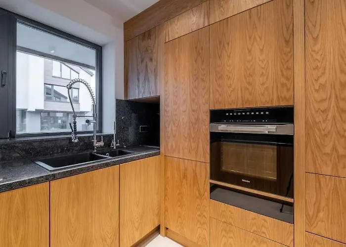 Luxurious House In An Exclusive Complex, Mount View *