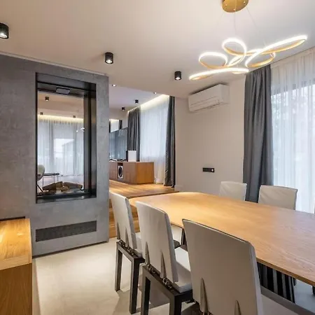 Luxurious House In An Exclusive Complex, Mount View