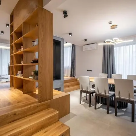 Luxurious House In An Exclusive Complex, Mount View