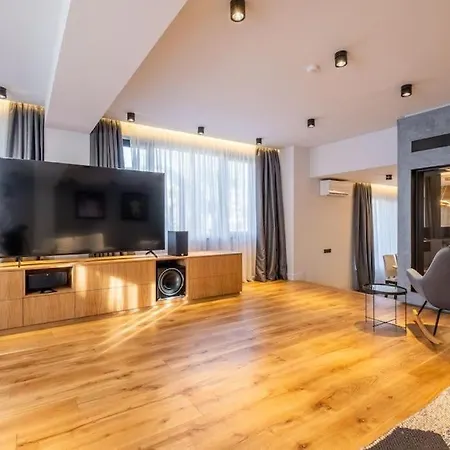 Luxurious House In An Exclusive Complex, Mount View