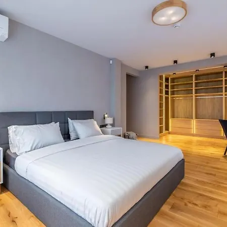 Luxurious House In An Exclusive Complex, Mount View *