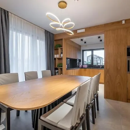 Luxurious House In An Exclusive Complex, Mount View * Sofie