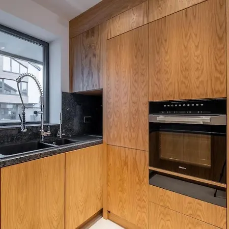 Luxurious House In An Exclusive Complex, Mount View *