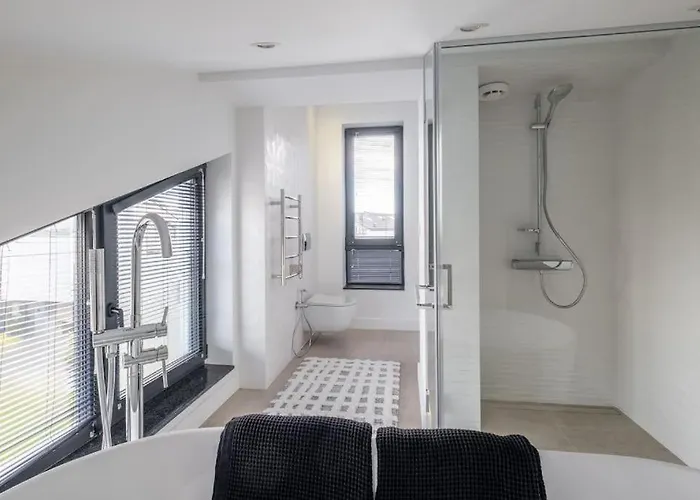 Luxurious House In An Exclusive Complex, Mount View 别墅