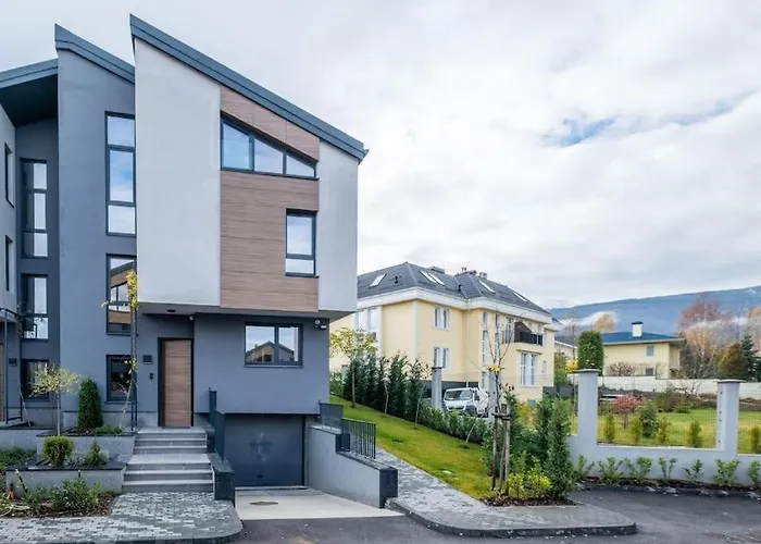 Luxurious House In An Exclusive Complex, Mount View *