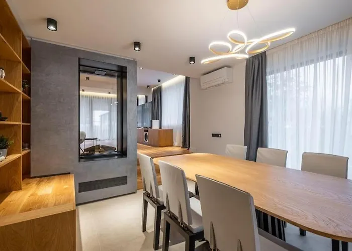 Luxurious House In An Exclusive Complex, Mount View