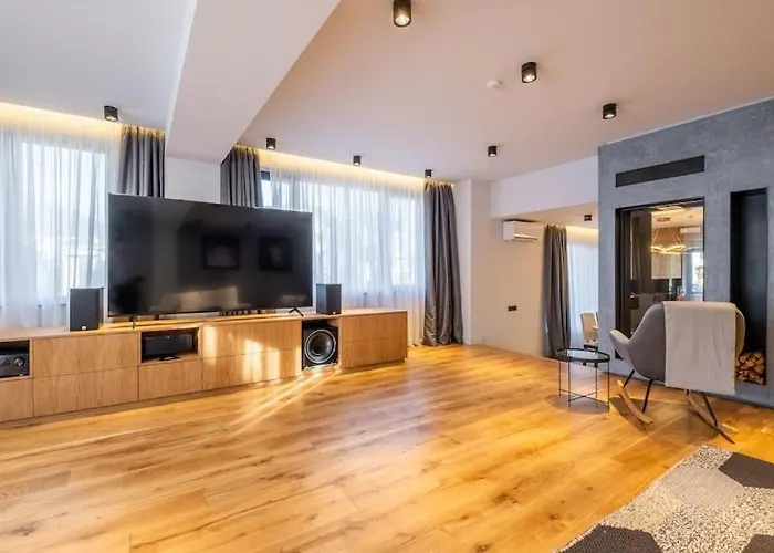 Luxurious House In An Exclusive Complex, Mount View