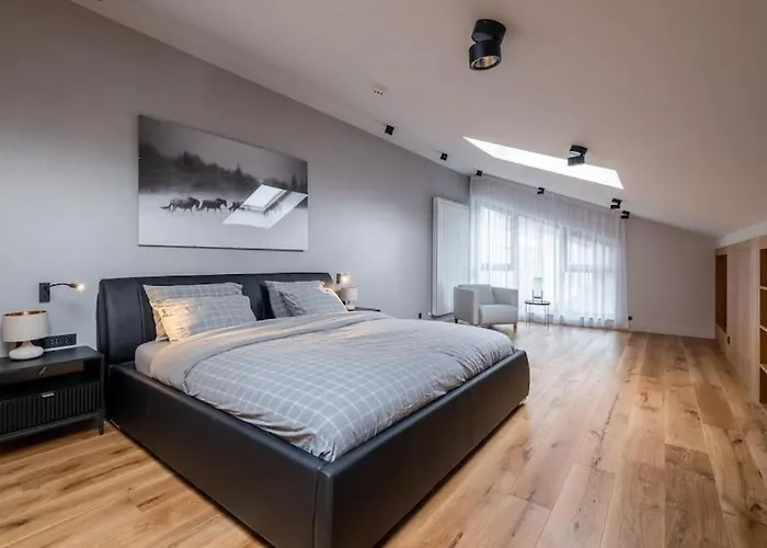 Luxurious House In An Exclusive Complex, Mount View