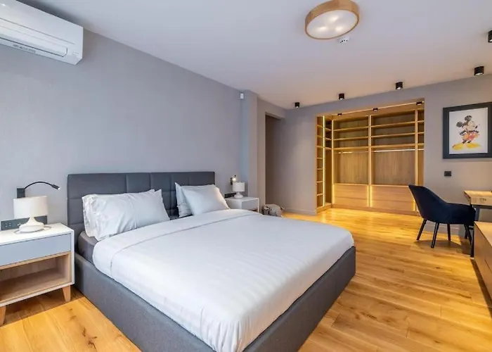 Luxurious House In An Exclusive Complex, Mount View *